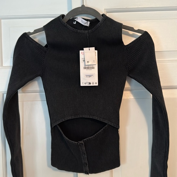 Zara Tops - Zara ribbed cold shoulder cut out shirt